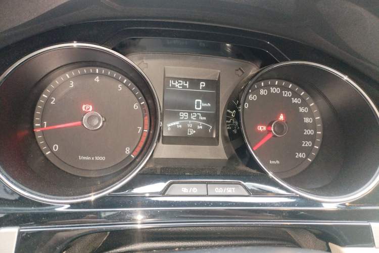 Used Volkswagen Bora 2014 1.6L Automatic Comfort Model Odometer Close Up