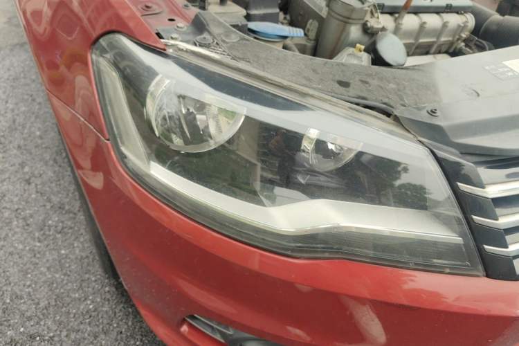 Used Volkswagen Bora 2014 1.6L Automatic Comfort Model Right Front Headlight