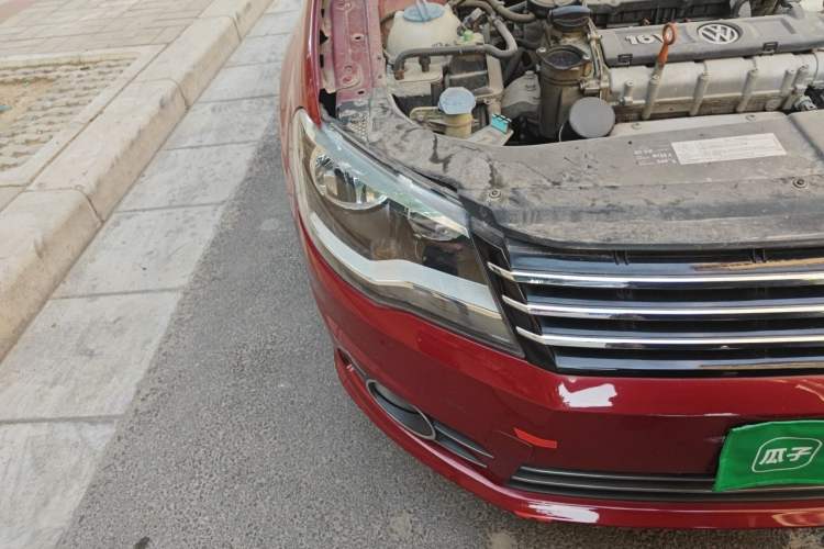 Used Volkswagen Bora 2014 1.6L Automatic Luxury Model Right Front Headlight