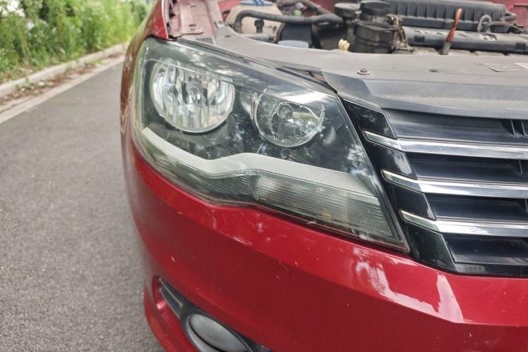 Used Volkswagen Bora 2014 1.6L Automatic Comfort Model Right Front Headlight