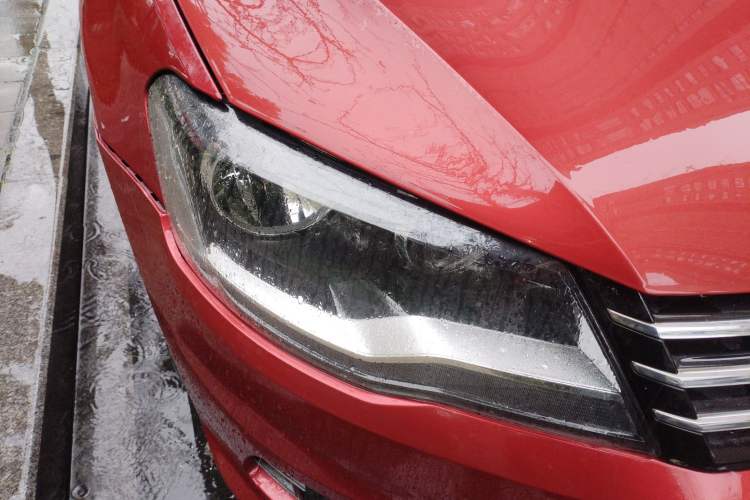 Used Volkswagen Bora 2014 1.6L Automatic Comfort Model Right Front Headlight