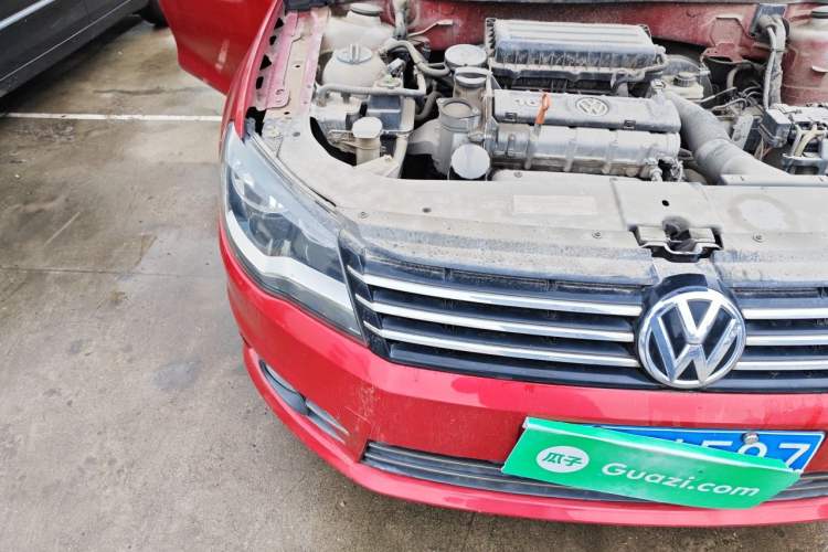 Used Volkswagen Bora 2014 1.6L Automatic Comfort Model Right Front Headlight