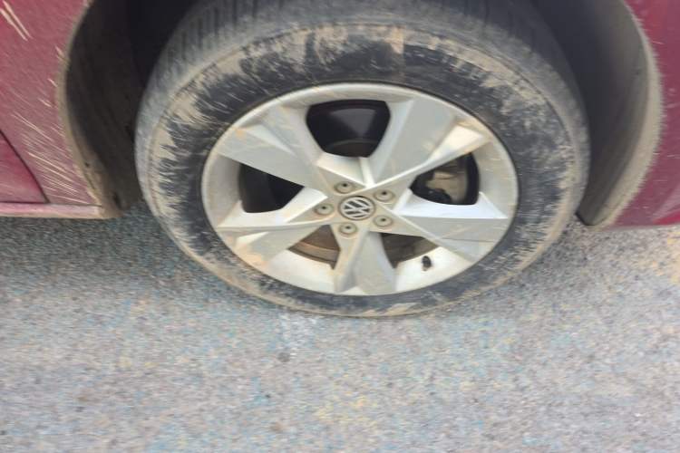 Used Volkswagen Bora 2014 1.6L Automatic Comfort Model Right Front Wheel Hub