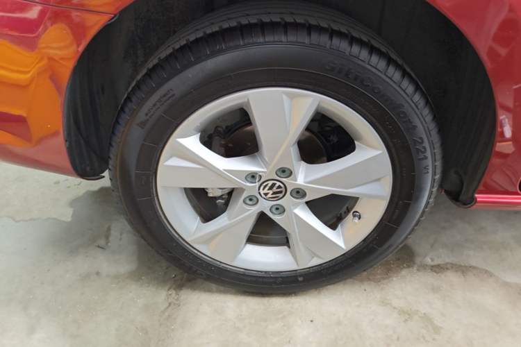 Used Volkswagen Bora 2014 1.6L Automatic Comfort Model Right Rear Wheel Hub