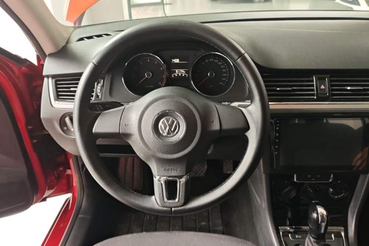 Used Volkswagen Bora 2014 1.6L Automatic Fashion Model Steering Wheel