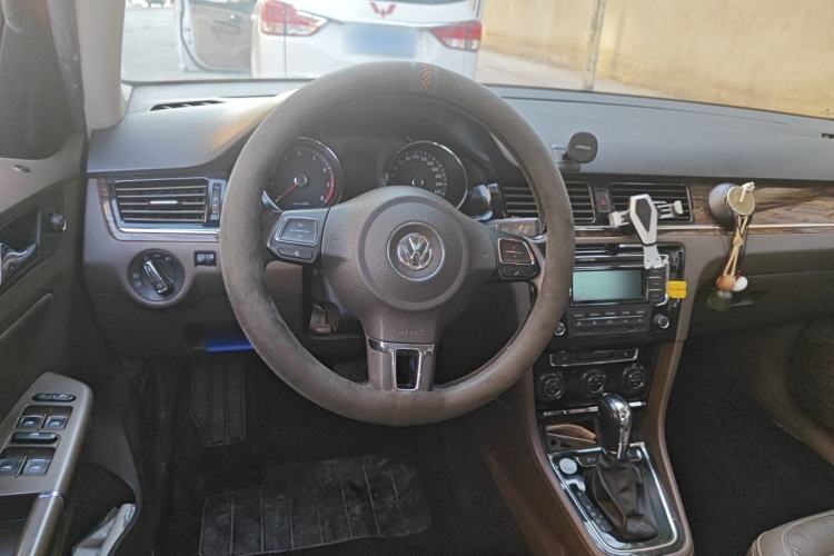 Used Volkswagen Bora 2014 1.6L Automatic Luxury Model Steering Wheel