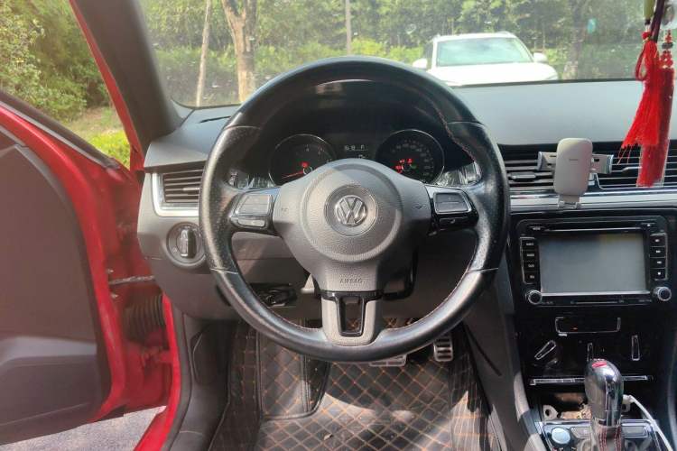 Used Volkswagen Bora 2014 1.4TSI Automatic Sportline Steering Wheel