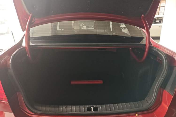Used Volkswagen Bora 2014 1.6L Automatic Fashion Model Trunk