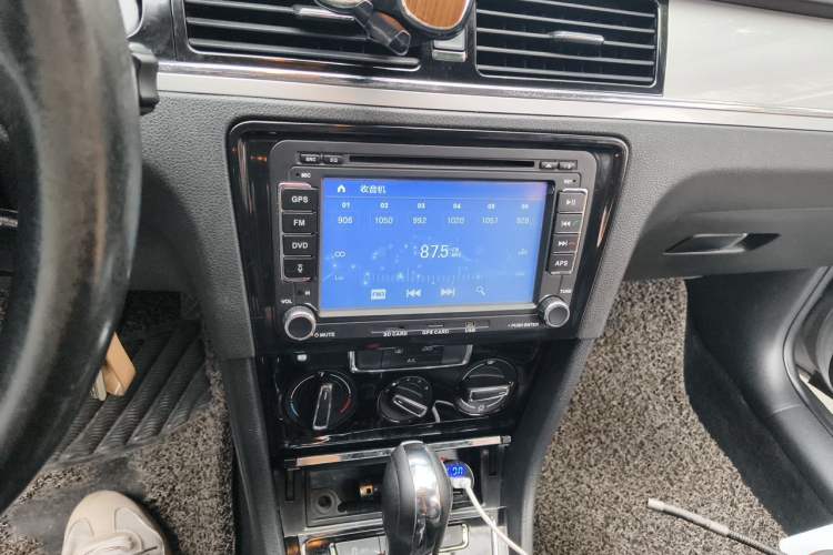 Used Volkswagen Bora 2014 1.6L Automatic Comfort Model Audio And AC Panel