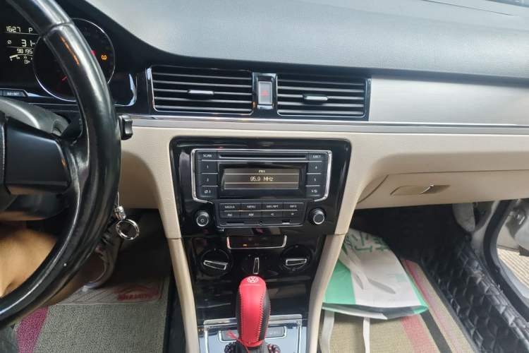 Used Volkswagen Bora 2014 1.6L Automatic Comfort Model Audio And AC Panel