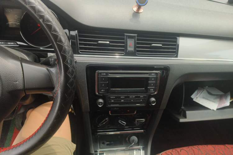 Used Volkswagen Bora 2014 1.6L Manual Comfort Model Audio And AC Panel
