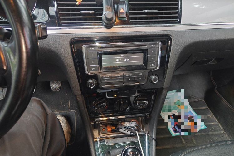 Used Volkswagen Bora 2014 1.6L Manual Comfort Model Audio And AC Panel