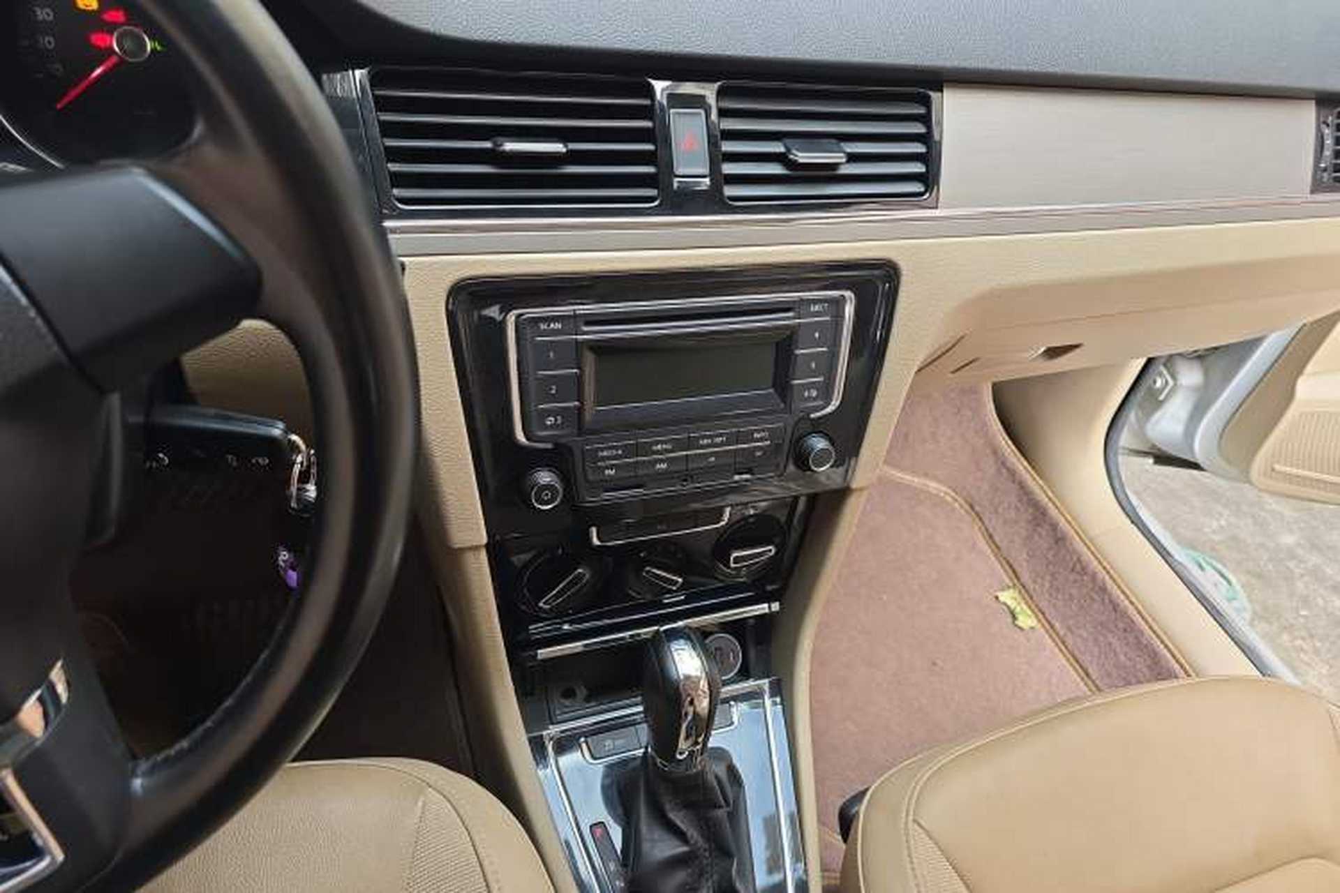 Used Volkswagen Bora 2014 1.6L Automatic Comfort Model Audio And AC Panel