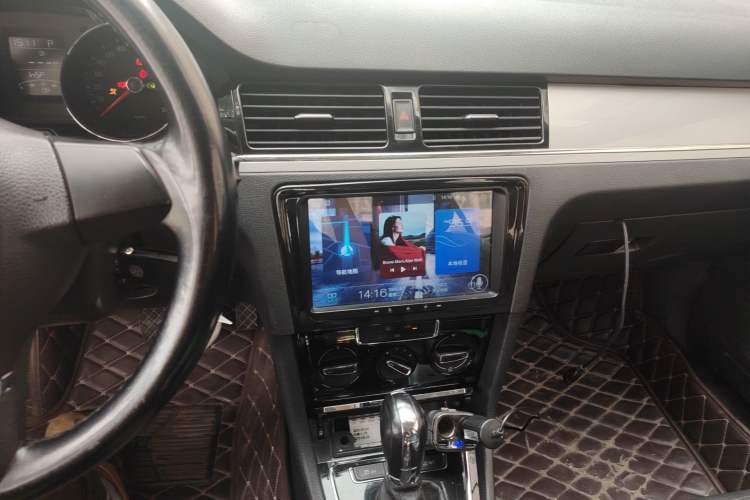 Used Volkswagen Bora 2014 1.6L Automatic Fashion Model Audio And AC Panel
