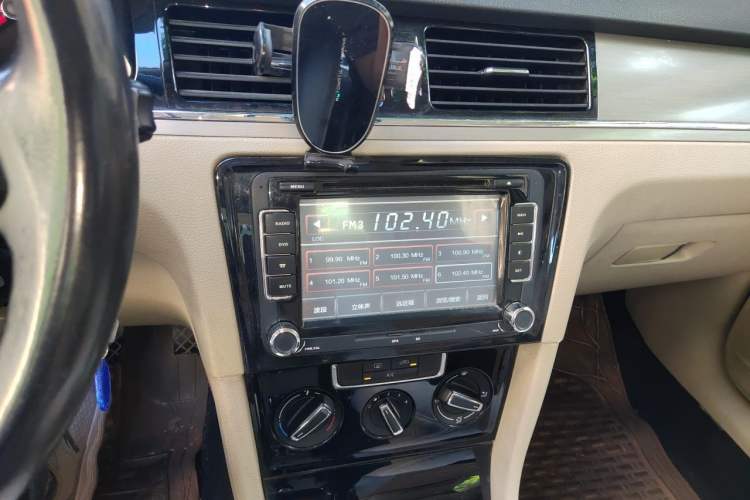 Used Volkswagen Bora 2014 1.6L Automatic Comfort Model Audio And AC Panel