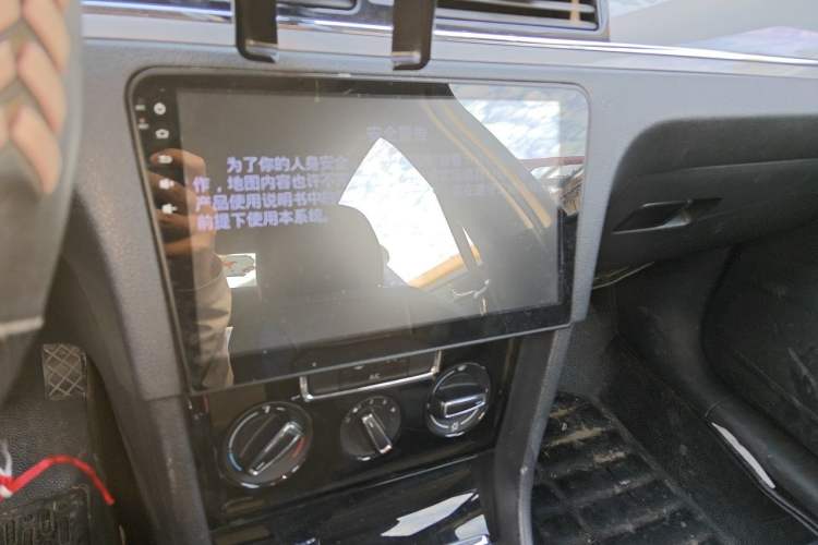 Used Volkswagen Bora 2014 1.6L Manual Comfort Model Audio And AC Panel