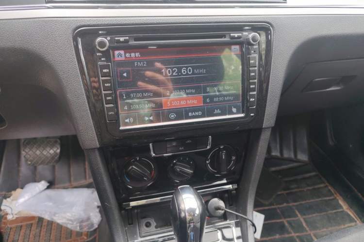 Used Volkswagen Bora 2014 1.6L Automatic Fashion Model Audio And AC Panel