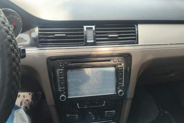 Used Volkswagen Bora 2014 1.6L Automatic Comfort Model Audio And AC Panel