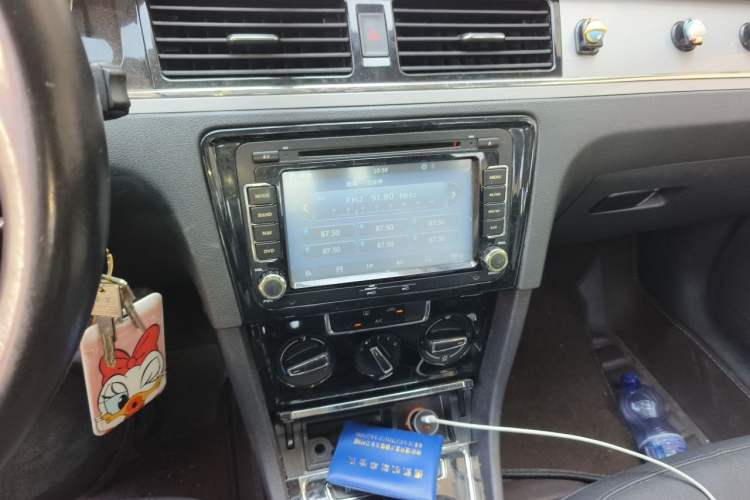 Used Volkswagen Bora 2014 1.6L Manual Comfort Model Audio And AC Panel