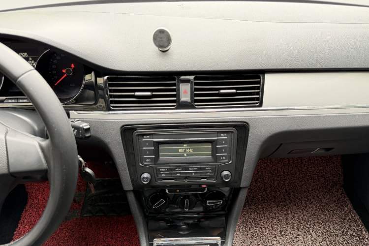 Used Volkswagen Bora 2014 1.6L Manual Comfort Model Audio And AC Panel