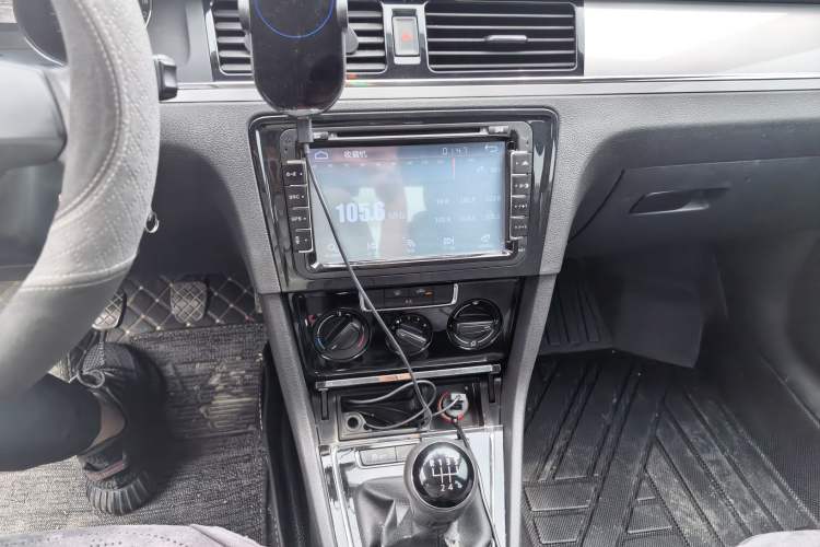 Used Volkswagen Bora 2014 1.6L Manual Fashion Edition Audio And AC Panel