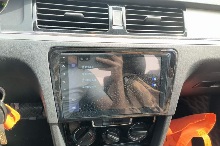 Used Volkswagen Bora 2014 1.6L Automatic Fashion Model Audio And AC Panel