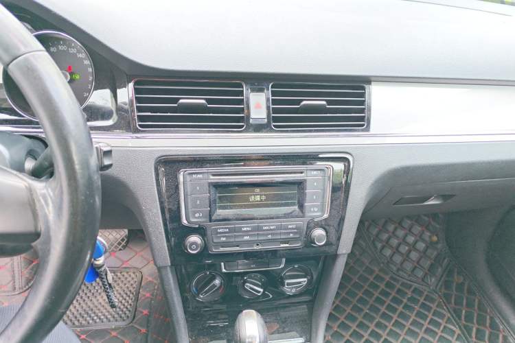 Used Volkswagen Bora 2014 1.6L Automatic Comfort Model Audio And AC Panel