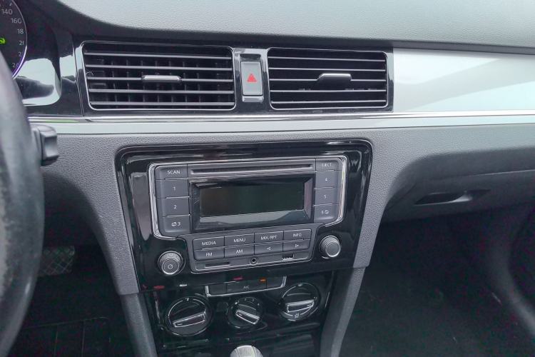 Used Volkswagen Bora 2014 1.6L Automatic Comfort Model Audio And AC Panel