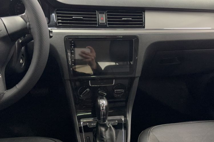 Used Volkswagen Bora 2014 1.6L Automatic Comfort Model Audio And AC Panel