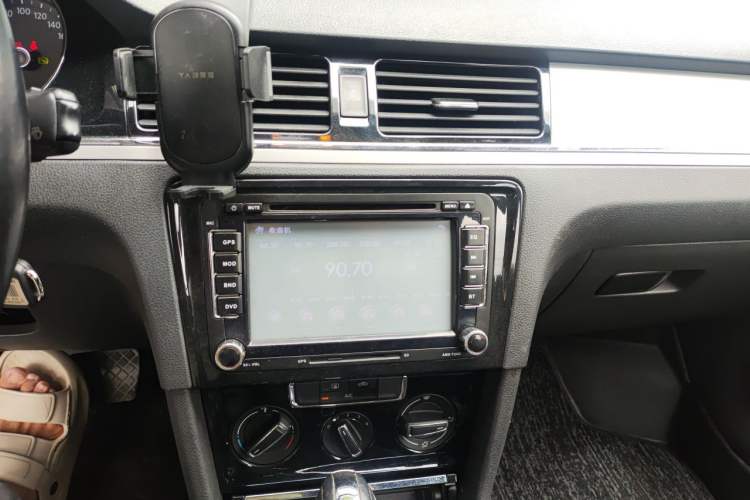 Used Volkswagen Bora 2014 1.6L Automatic Comfort Model Audio And AC Panel