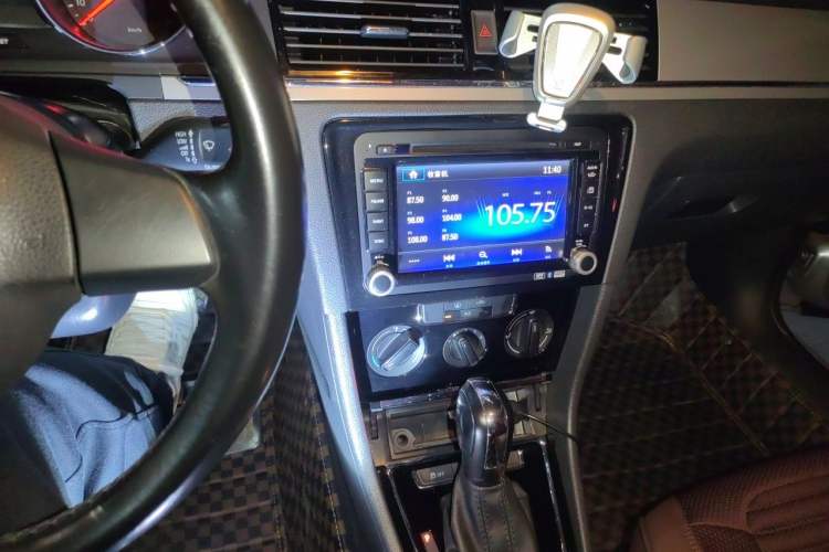Used Volkswagen Bora 2014 1.6L Automatic Fashion Model Audio And AC Panel