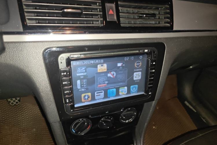 Used Volkswagen Bora 2014 1.6L Manual Fashion Edition Audio And AC Panel