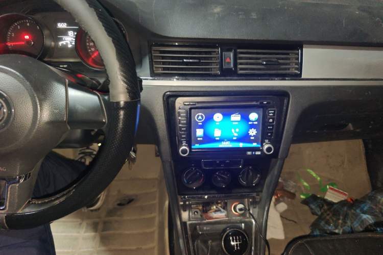 Used Volkswagen Bora 2014 1.6L Manual Fashion Edition Audio And AC Panel