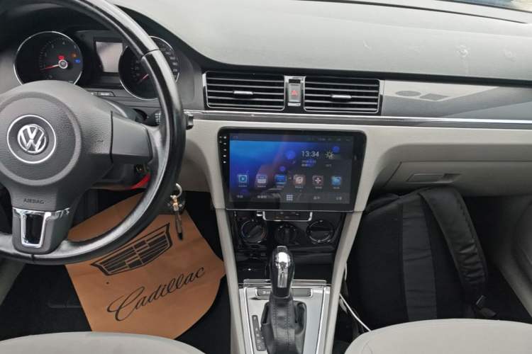 Used Volkswagen Bora 2014 1.6L Automatic Fashion Model Audio And AC Panel