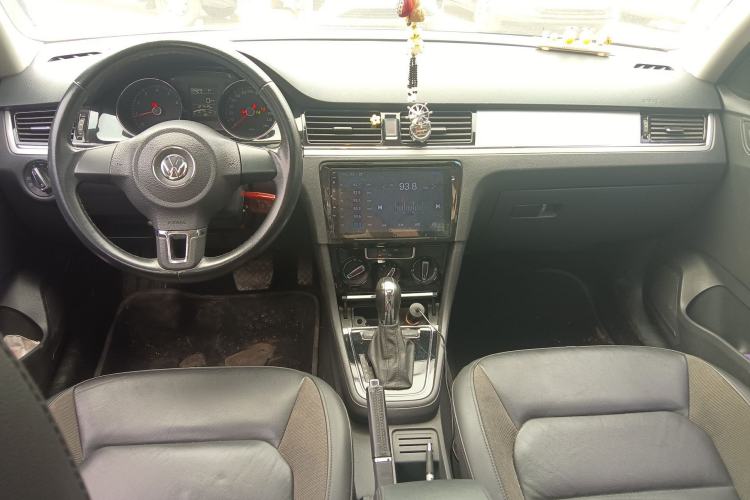 Used Volkswagen Bora 2014 1.6L Automatic Comfort Model Center Console