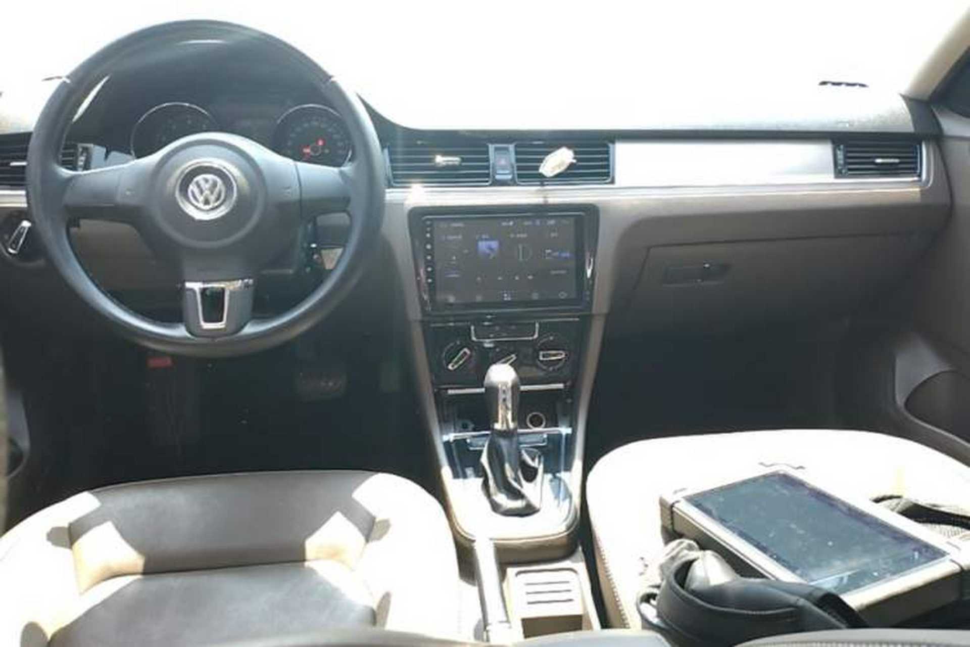 Used Volkswagen Bora 2014 1.6L Automatic Comfort Model Center Console