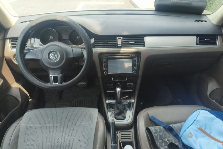 Used Volkswagen Bora 2014 1.6L Automatic Comfort Model Center Console