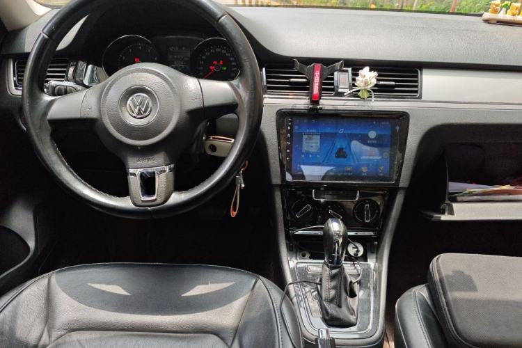Used Volkswagen Bora 2014 1.6L Automatic Comfort Model Center Console