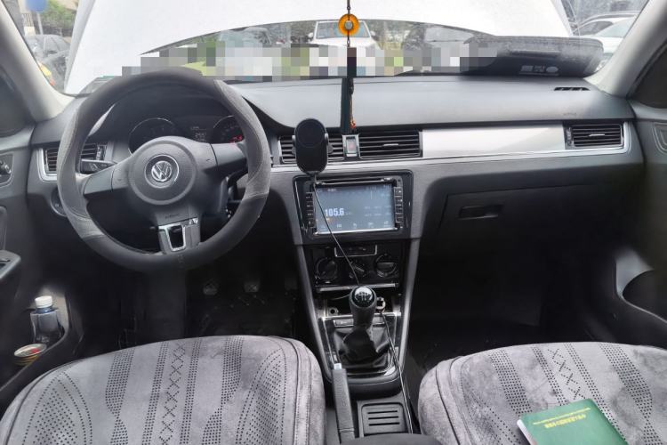 Used Volkswagen Bora 2014 1.6L Manual Fashion Edition Center Console