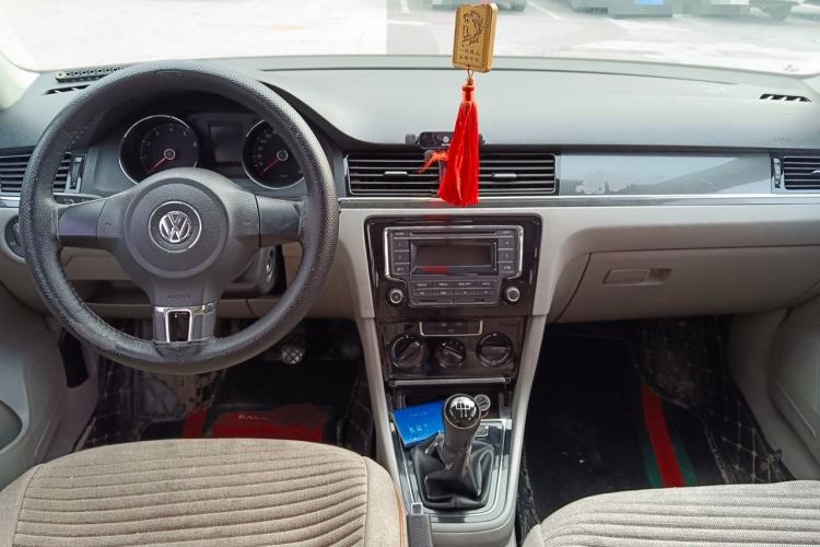 Used Volkswagen Bora 2014 1.6L Manual Fashion Edition Center Console