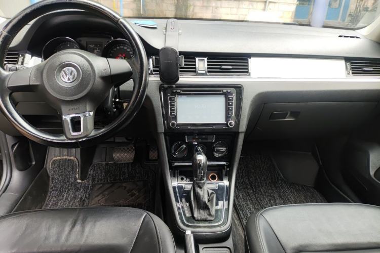 Used Volkswagen Bora 2014 1.6L Automatic Comfort Model Center Console