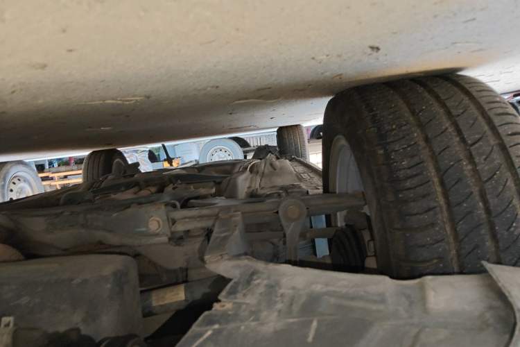 Used Volkswagen Bora 2014 1.6L Manual Comfort Model Chassis Front Right