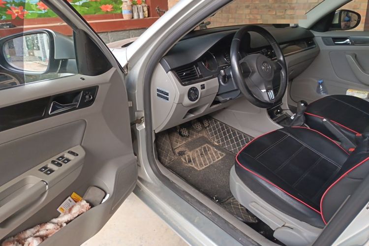 Used Volkswagen Bora 2014 1.6L Manual Fashion Edition Driver Seat