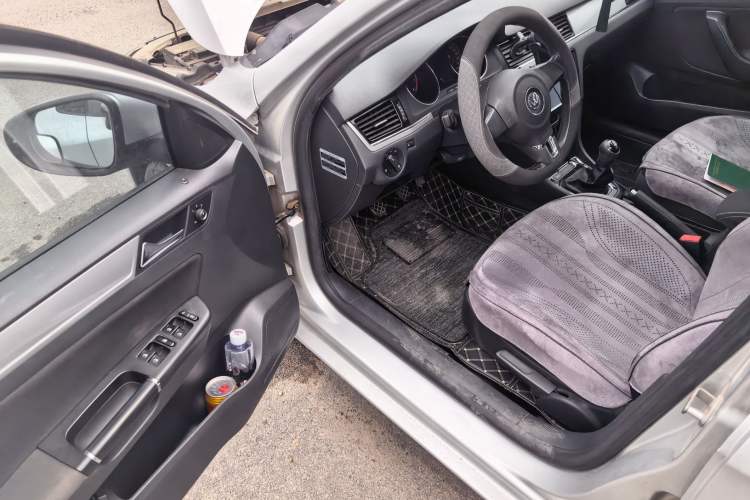 Used Volkswagen Bora 2014 1.6L Manual Fashion Edition Driver Seat