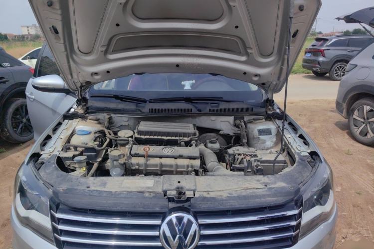 Used Volkswagen Bora 2014 1.6L Manual Fashion Edition Engine Bay