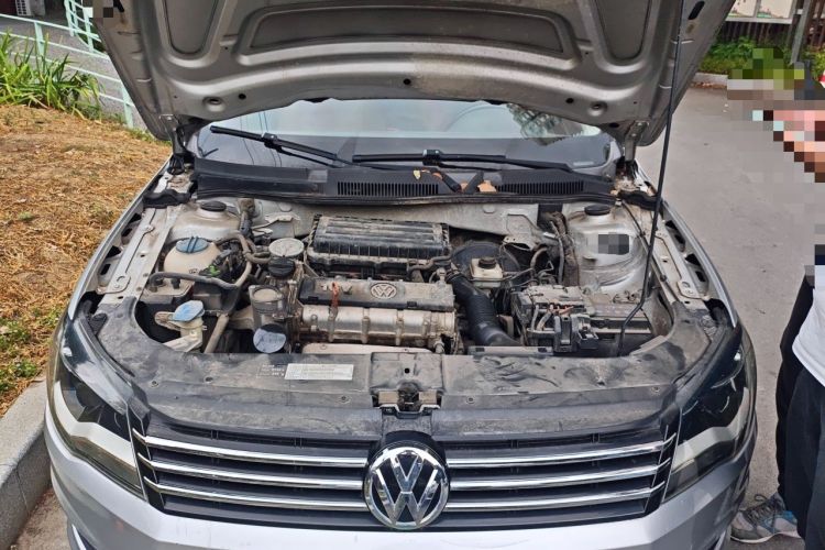 Used Volkswagen Bora 2014 1.6L Manual Fashion Edition Engine Bay