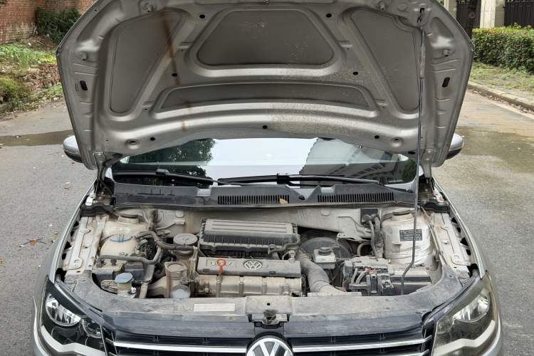 Used Volkswagen Bora 2014 1.6L Manual Comfort Model Engine Bay