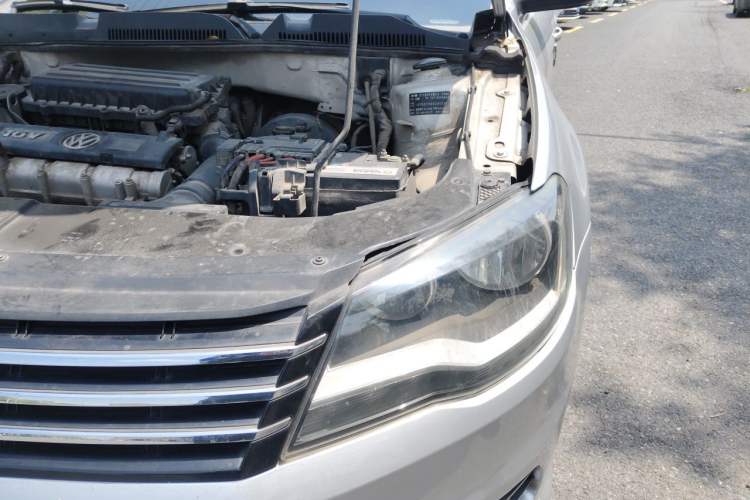 Used Volkswagen Bora 2014 1.6L Manual Comfort Model Engine Bay Left