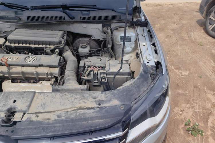 Used Volkswagen Bora 2014 1.6L Manual Fashion Edition Engine Bay Left