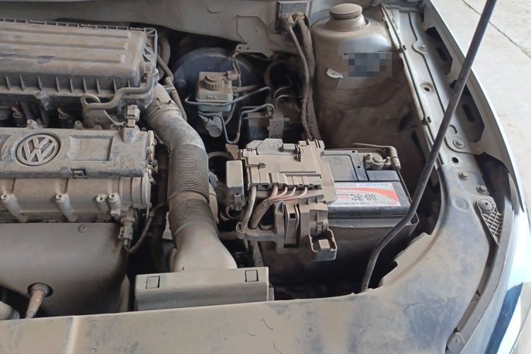 Used Volkswagen Bora 2014 1.6L Manual Fashion Edition Engine Bay Left
